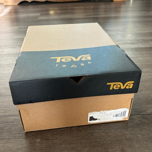 Brand New Teva Midform Boot 6.5 - Picture 11 of 11